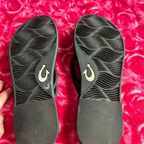 Olukai black flip flops size 8 - Picture 3 of 3
